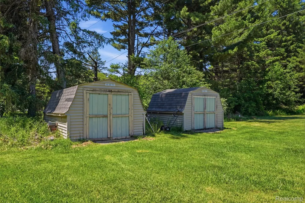 5080 Pleasant Valley Road Brighton Township MI 48114