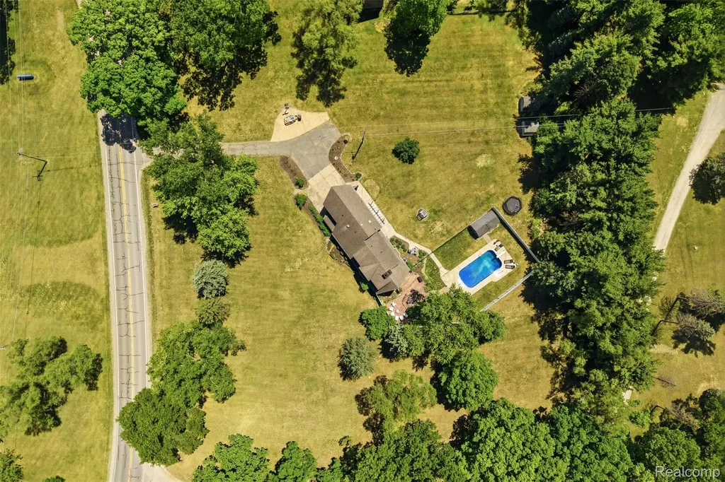 5080 Pleasant Valley Road Brighton Township MI 48114