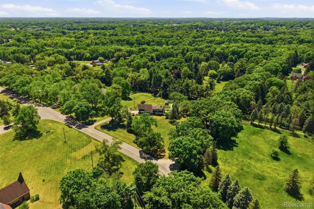 5080 Pleasant Valley Road Brighton Township MI 48114