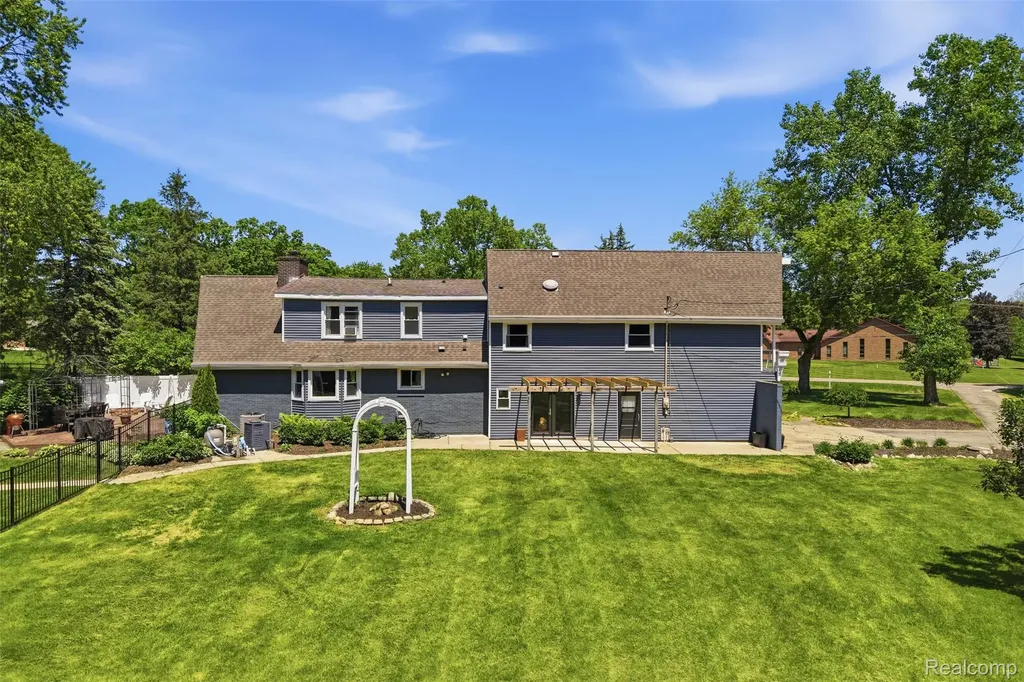 5080 Pleasant Valley Road Brighton Township MI 48114