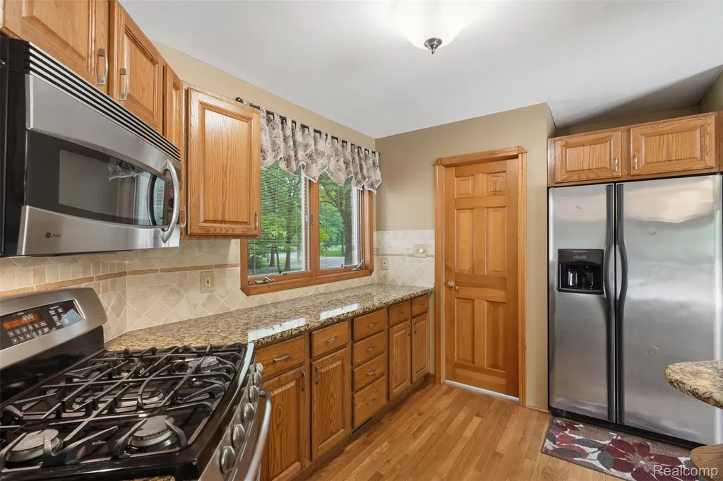 27967 Galien Drive Lyon Charter Township MI 48178