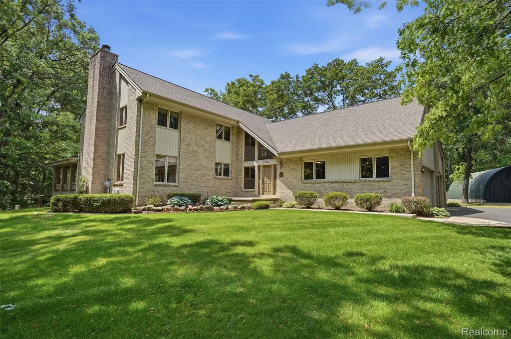 27967 Galien Drive Lyon Charter Township MI 48178