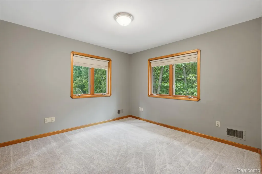 27967 Galien Drive Lyon Charter Township MI 48178