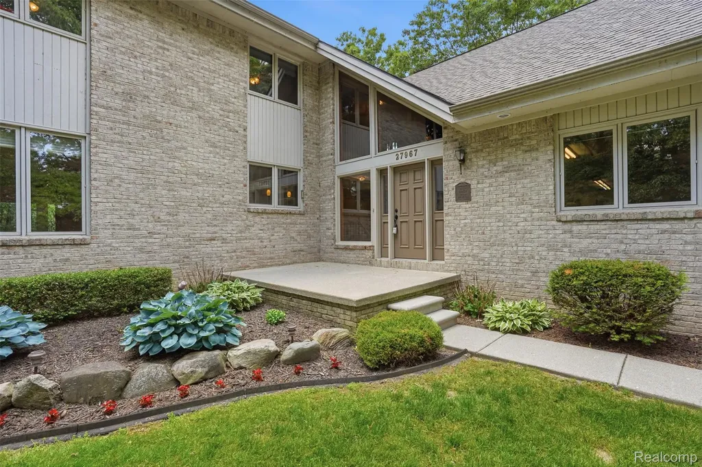 27967 Galien Drive Lyon Charter Township MI 48178