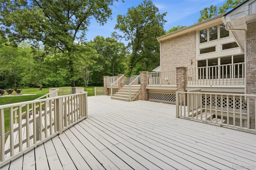 27967 Galien Drive Lyon Charter Township MI 48178