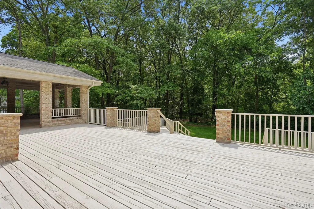 27967 Galien Drive Lyon Charter Township MI 48178