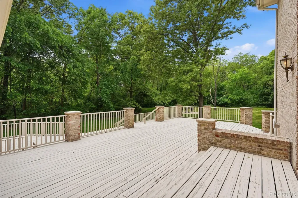 27967 Galien Drive Lyon Charter Township MI 48178