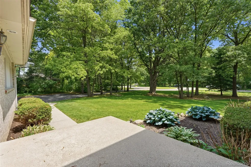 27967 Galien Drive Lyon Charter Township MI 48178