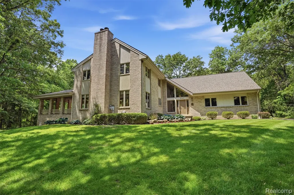27967 Galien Drive Lyon Charter Township MI 48178