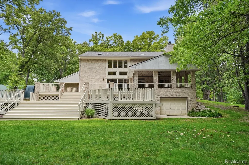 27967 Galien Drive Lyon Charter Township MI 48178