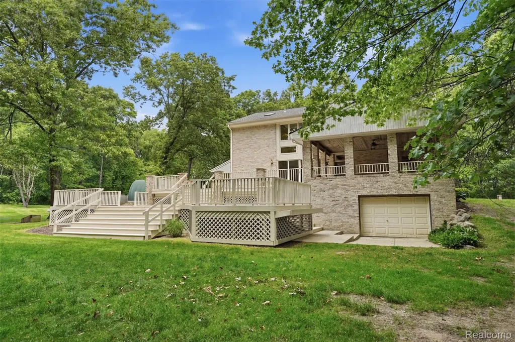 27967 Galien Drive Lyon Charter Township MI 48178