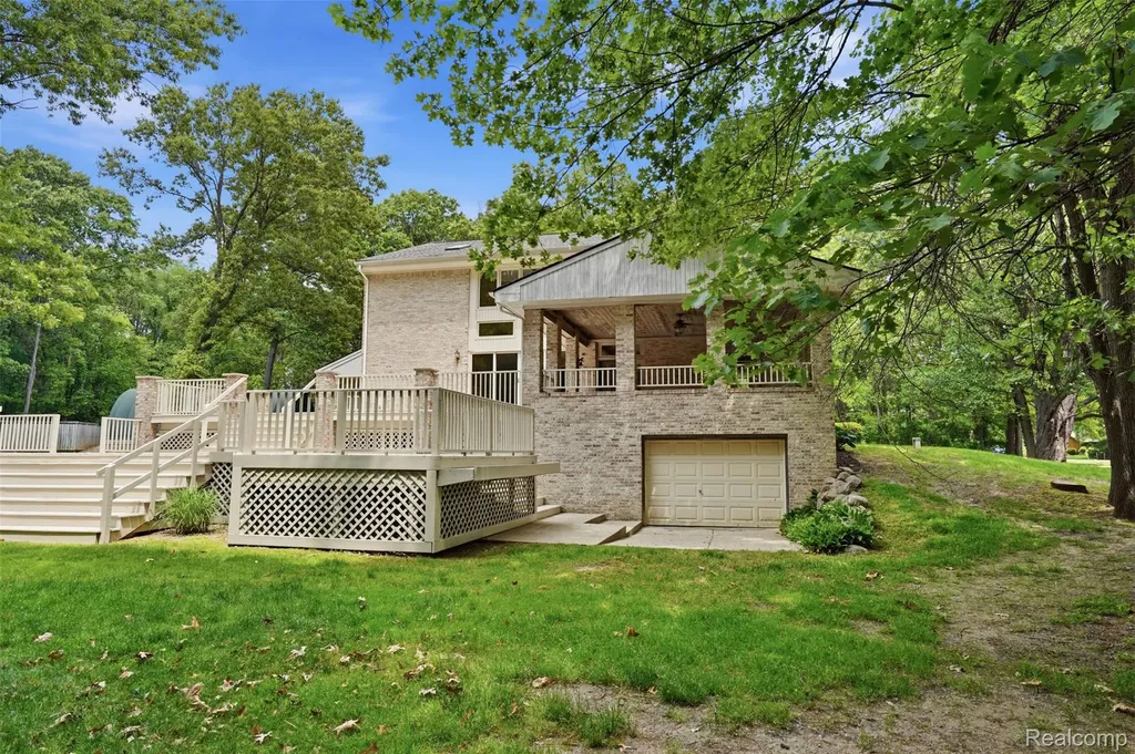 27967 Galien Drive Lyon Charter Township MI 48178