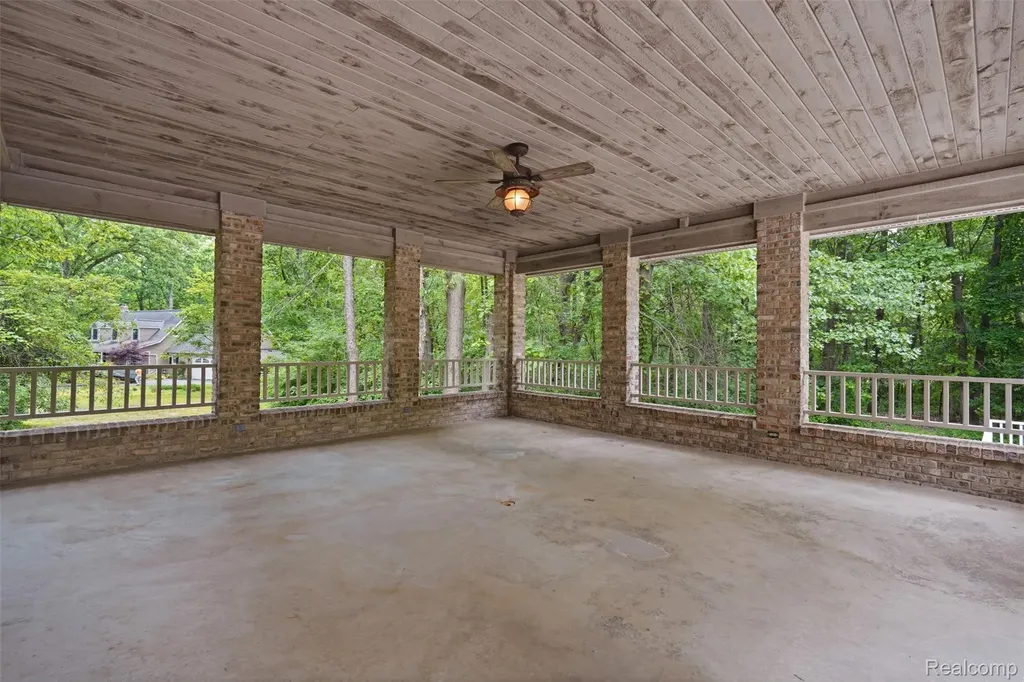 27967 Galien Drive Lyon Charter Township MI 48178