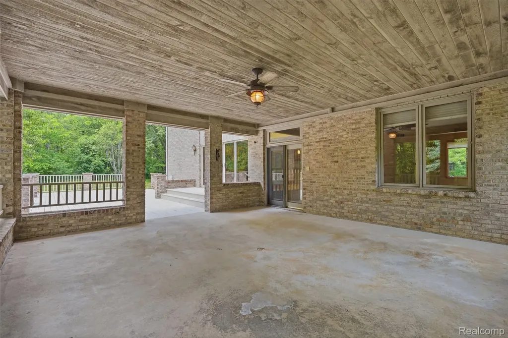 27967 Galien Drive Lyon Charter Township MI 48178