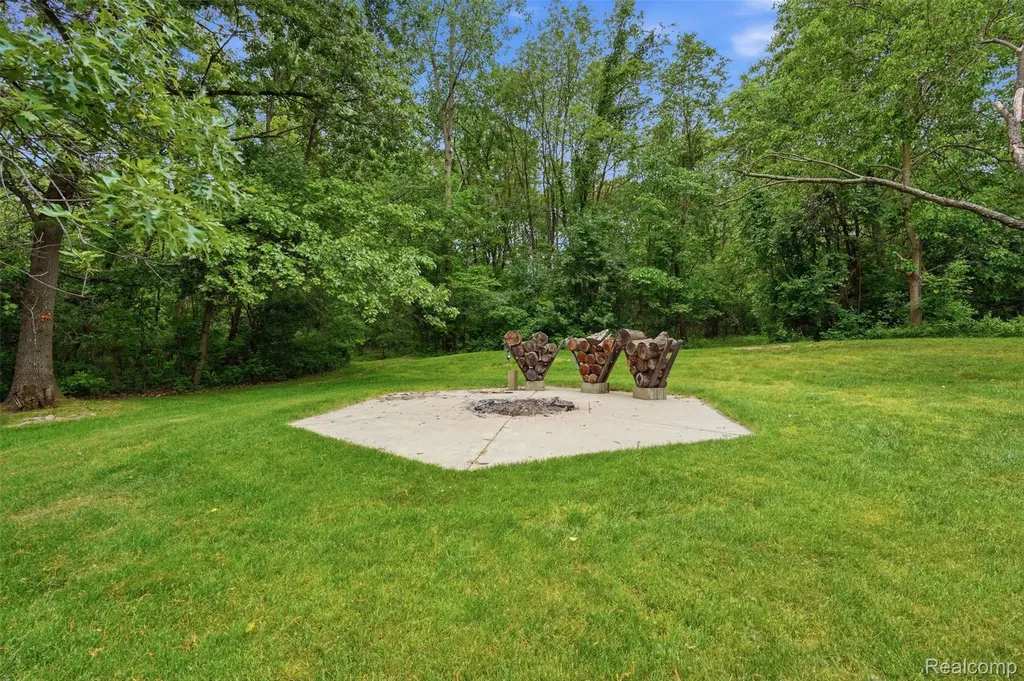 27967 Galien Drive Lyon Charter Township MI 48178