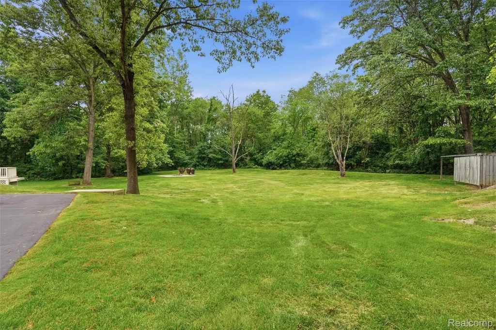 27967 Galien Drive Lyon Charter Township MI 48178