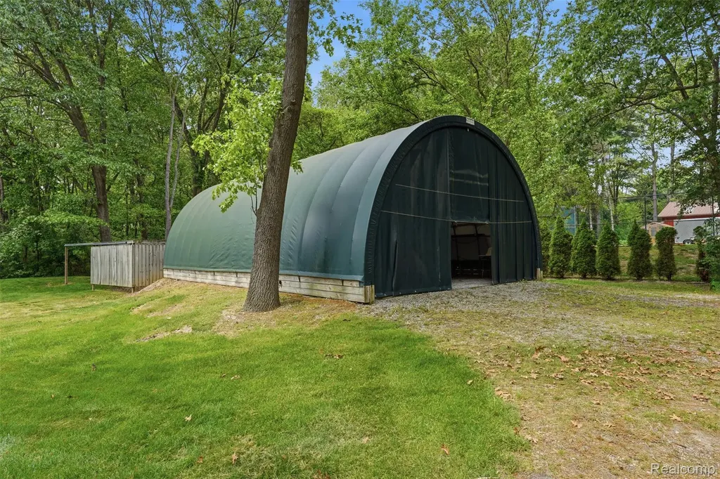 27967 Galien Drive Lyon Charter Township MI 48178