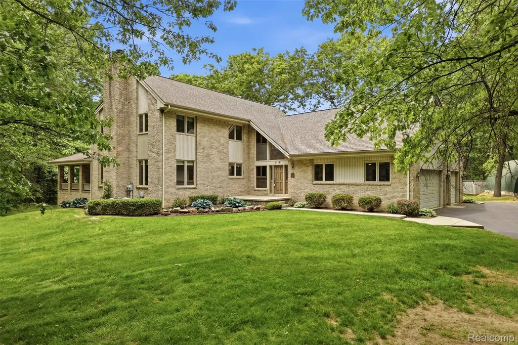27967 Galien Drive Lyon Charter Township MI 48178