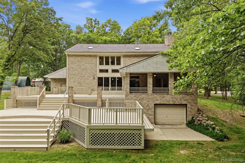 27967 Galien Drive Lyon Charter Township MI 48178