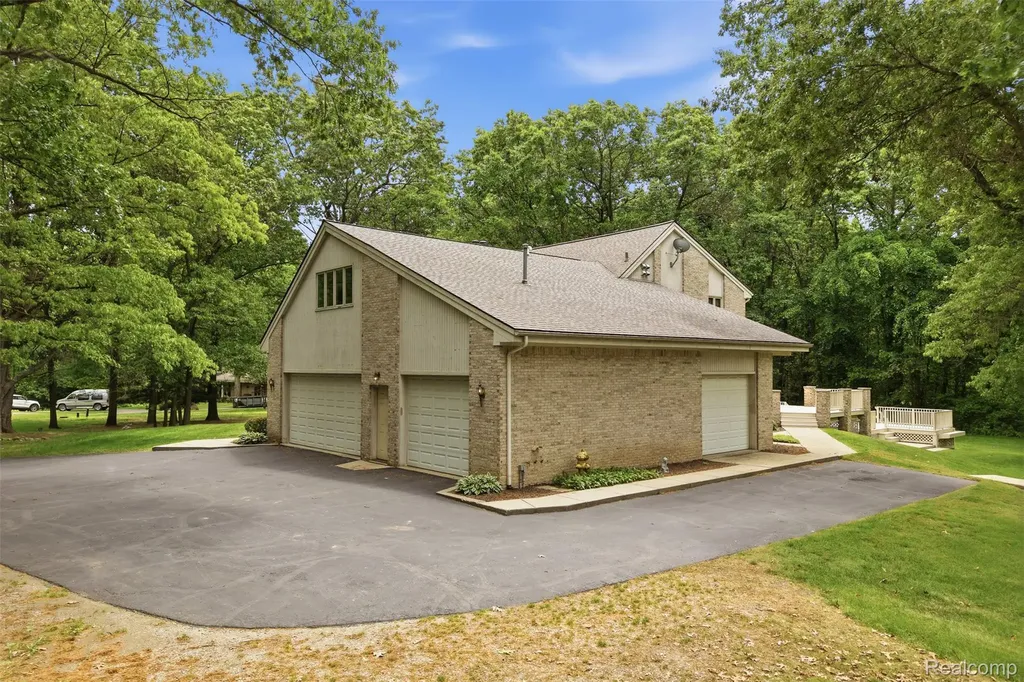27967 Galien Drive Lyon Charter Township MI 48178