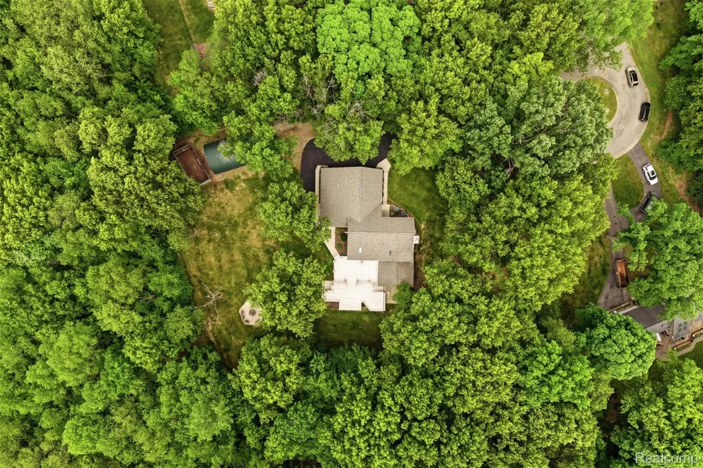 27967 Galien Drive Lyon Charter Township MI 48178