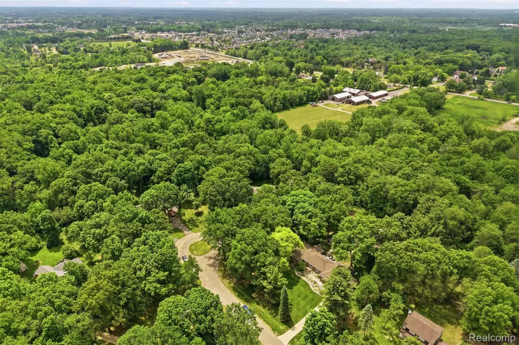 27967 Galien Drive Lyon Charter Township MI 48178