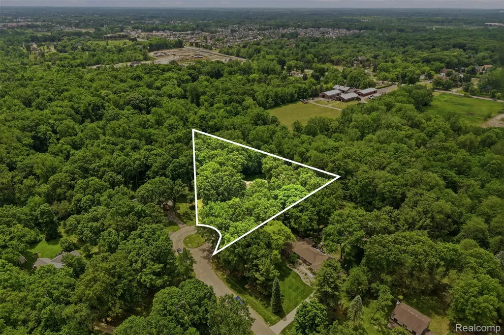 27967 Galien Drive Lyon Charter Township MI 48178
