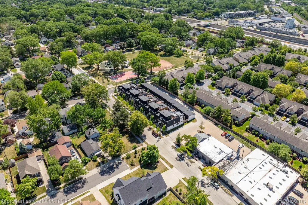 710 Parent E Royal Oak City MI 48067