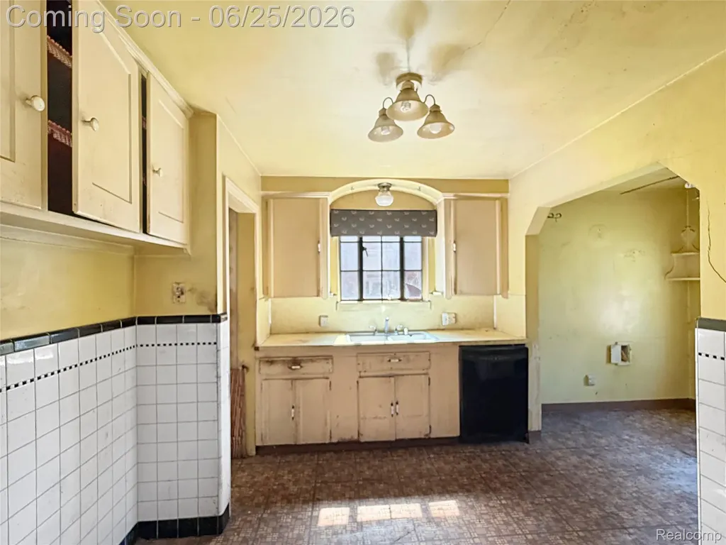 13334 Elmdale Street Detroit City MI 48213