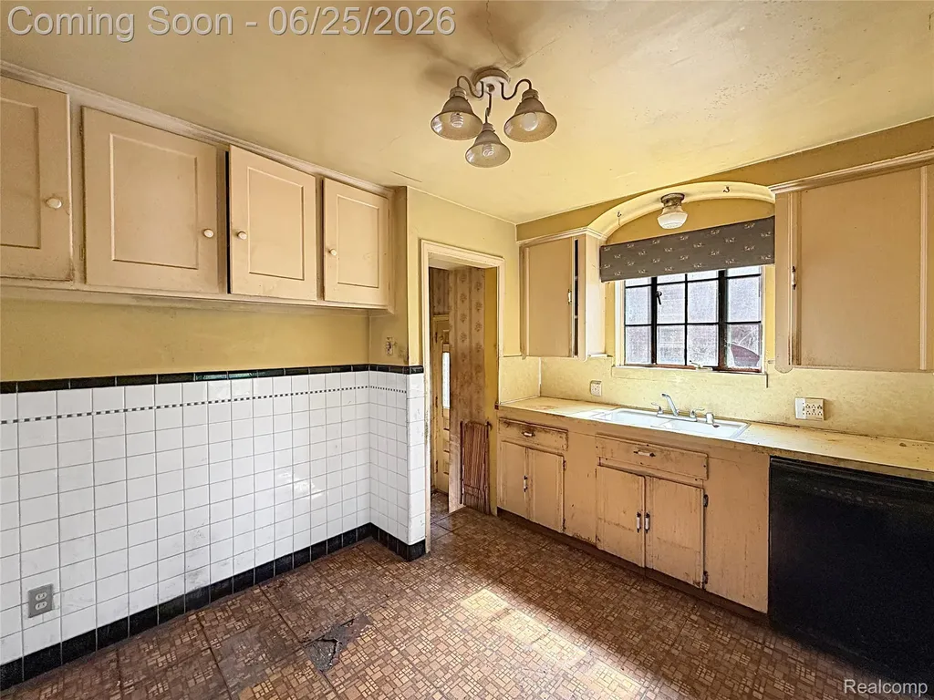 13334 Elmdale Street Detroit City MI 48213