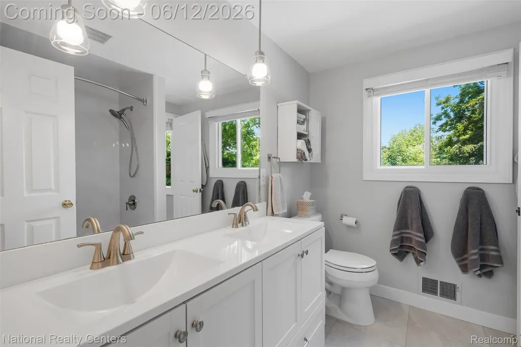 46490 Rockledge Drive Plymouth Charter Township MI 48170