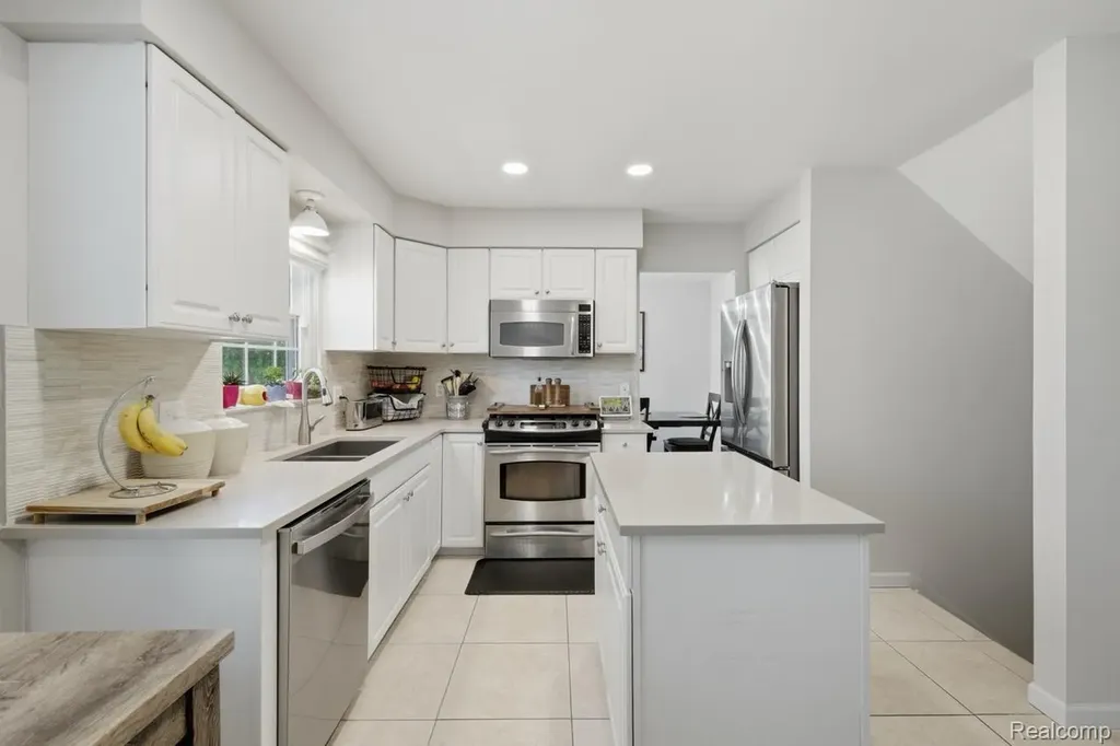 46604 Aarons Way Canton Charter Township MI 48188