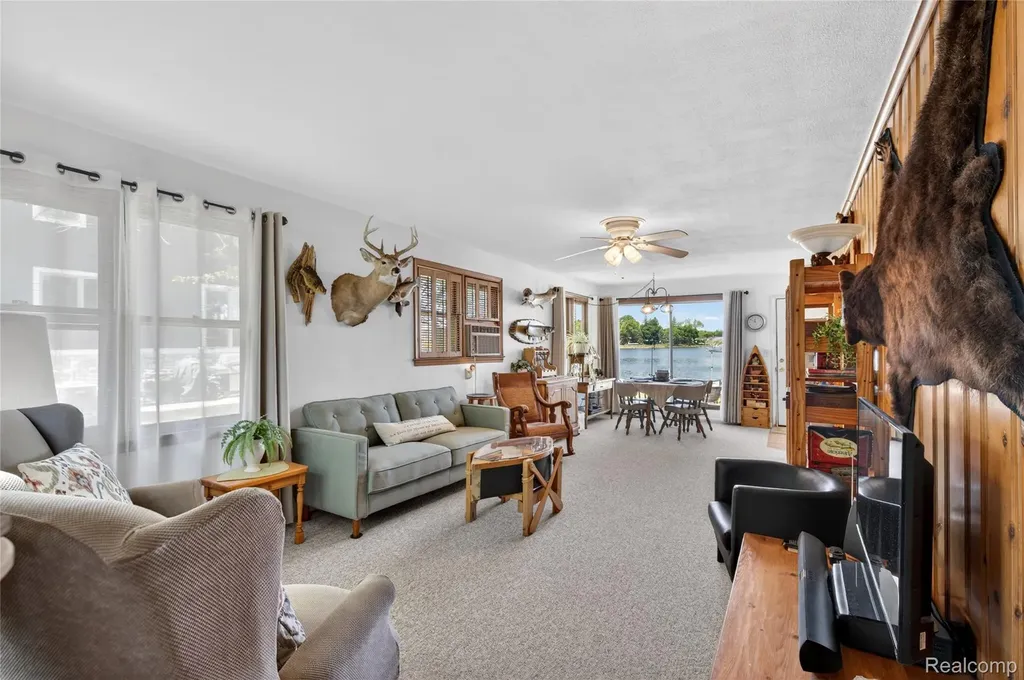 952 Wyman Drive Waterford Charter Township MI 48328
