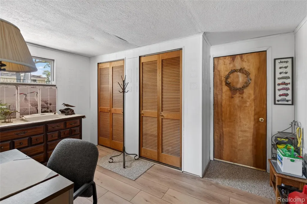 952 Wyman Drive Waterford Charter Township MI 48328