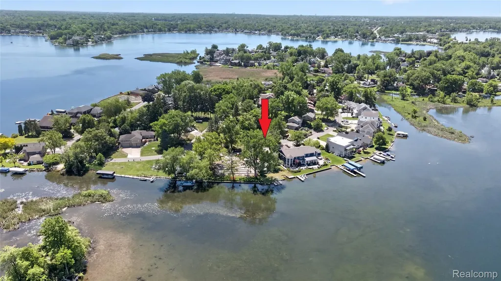 952 Wyman Drive Waterford Charter Township MI 48328