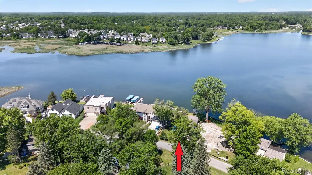 952 Wyman Drive Waterford Charter Township MI 48328
