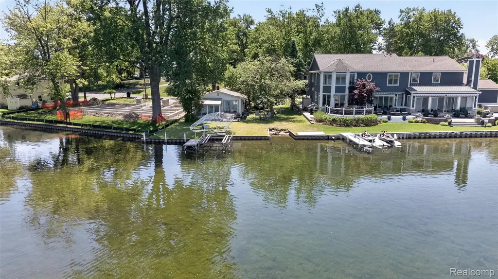 952 Wyman Drive Waterford Charter Township MI 48328
