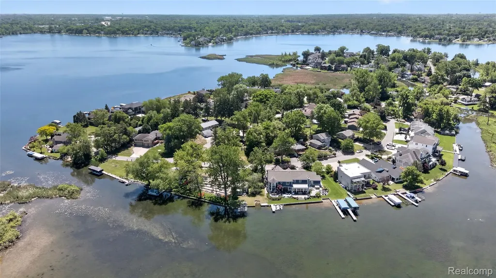 952 Wyman Drive Waterford Charter Township MI 48328