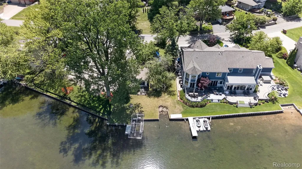 952 Wyman Drive Waterford Charter Township MI 48328