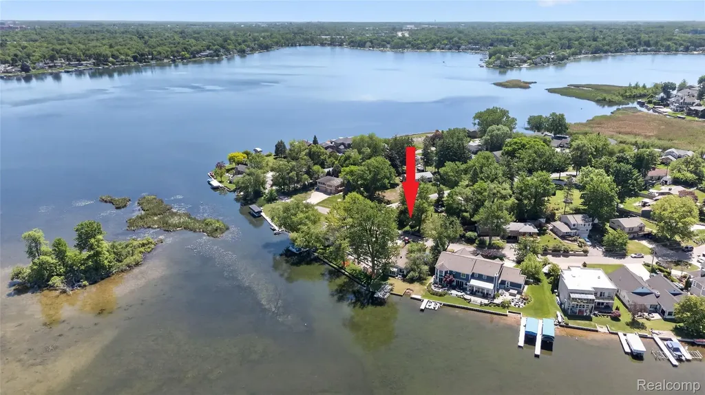 952 Wyman Drive Waterford Charter Township MI 48328