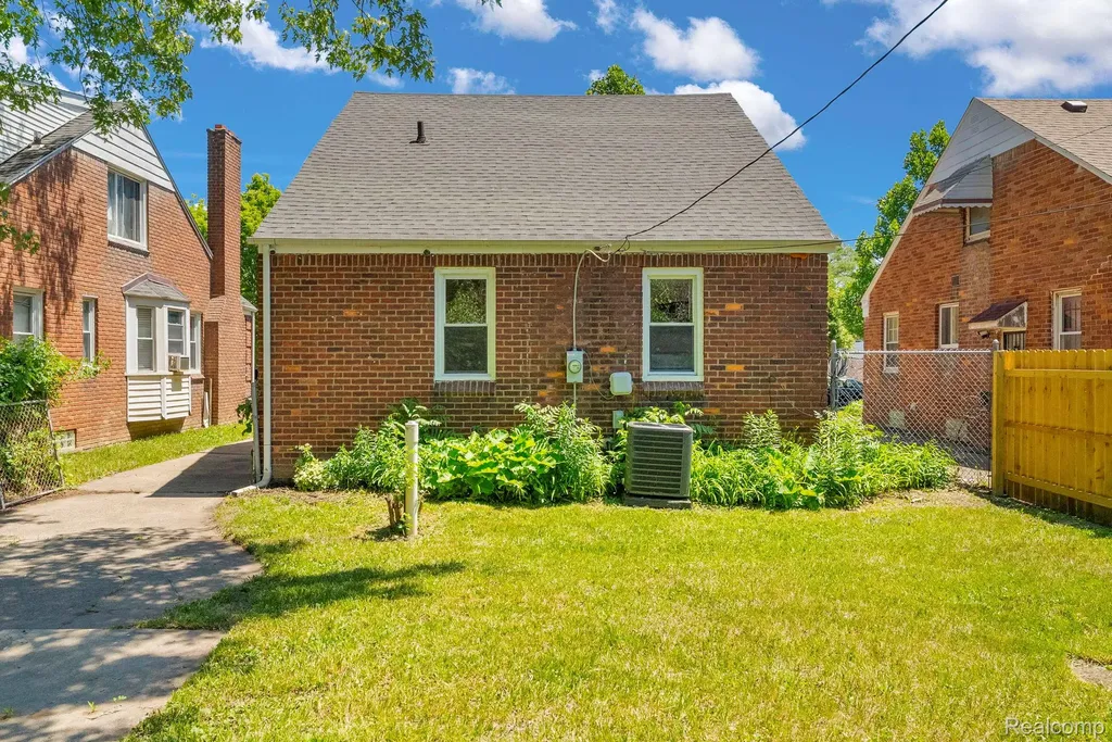 19139 Plainview Avenue Detroit City MI 48219