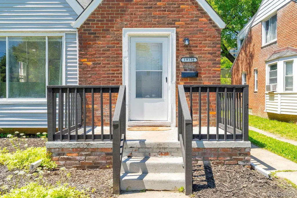 19139 Plainview Avenue Detroit City MI 48219