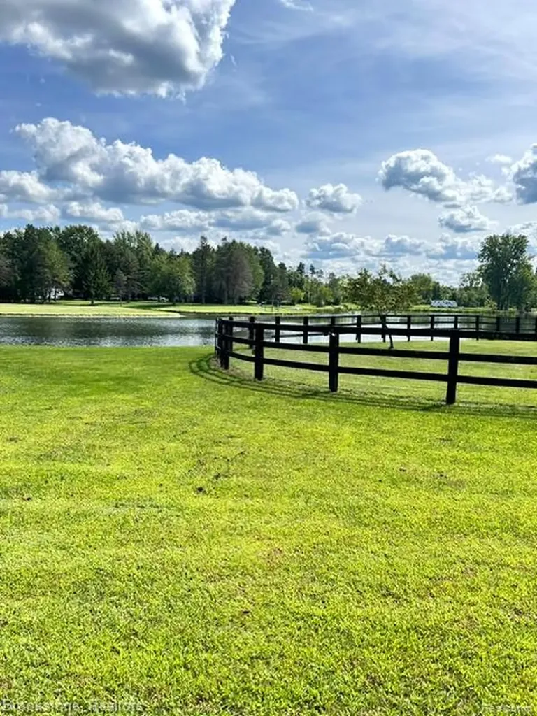 5910 Spring Valley Lane Dryden Township MI 48428