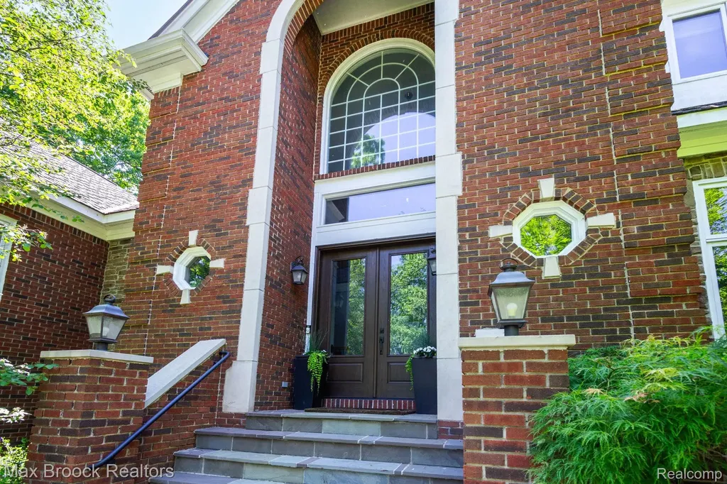 6604 College Park Drive Springfield Charter Township MI 48346
