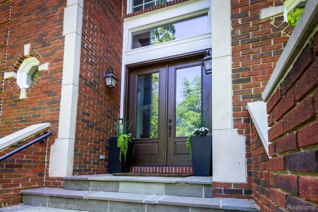 6604 College Park Springfield Charter Township MI 48346