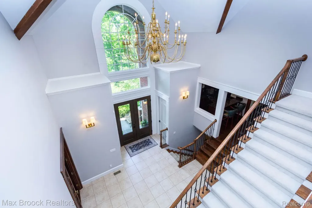 6604 College Park Springfield Charter Township MI 48346