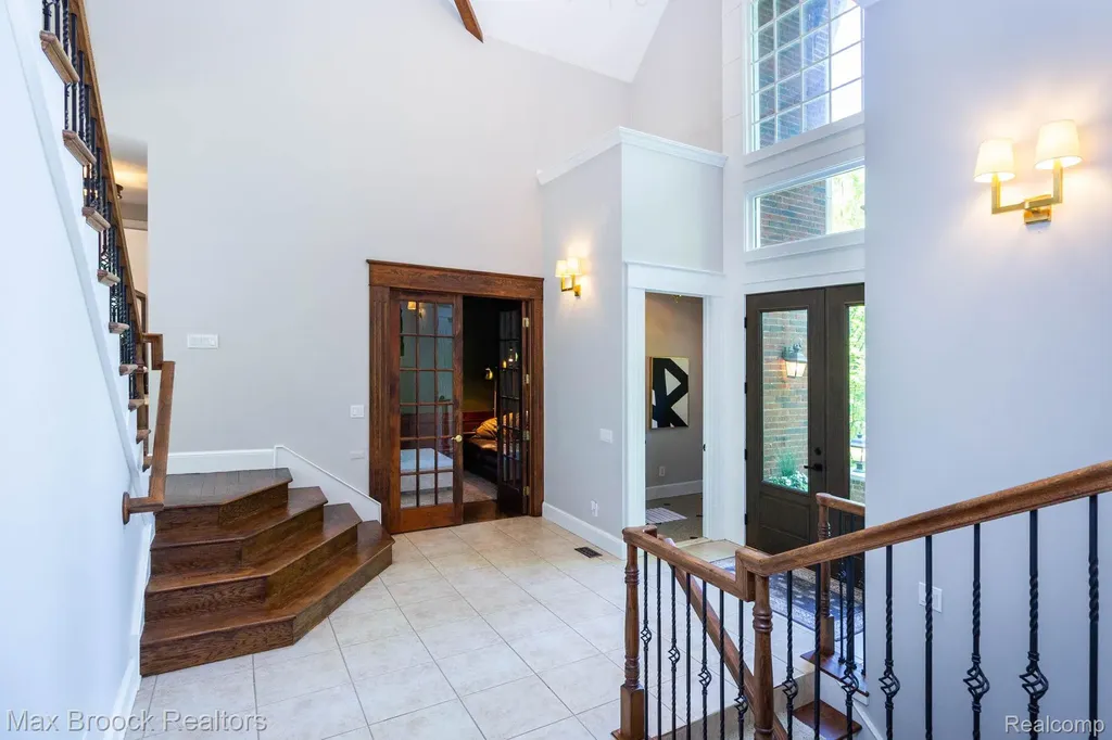 6604 College Park Drive Springfield Charter Township MI 48346