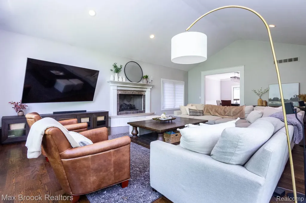 6604 College Park Springfield Charter Township MI 48346