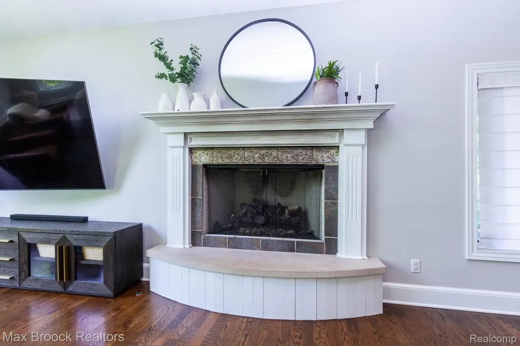 6604 College Park Springfield Charter Township MI 48346