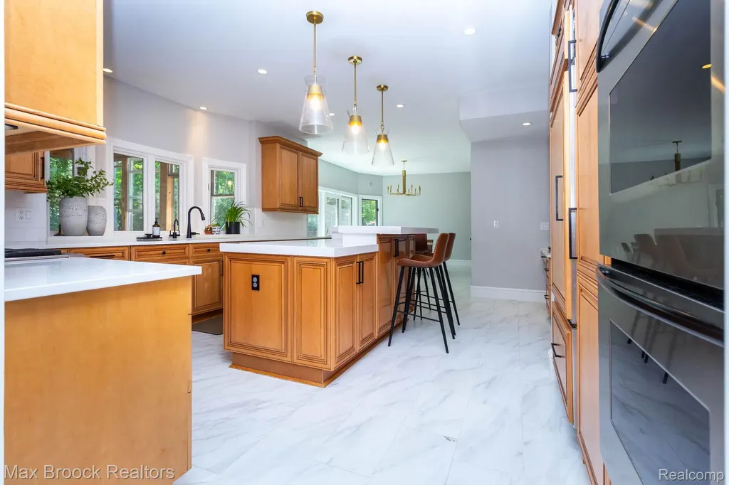 6604 College Park Drive Springfield Charter Township MI 48346